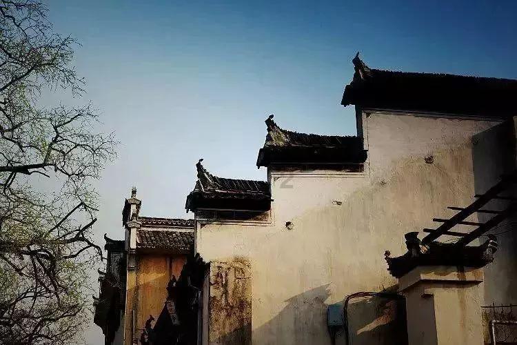 用扁担挑东西，是绳子长轻松，还是绳子短轻松？游戏画面